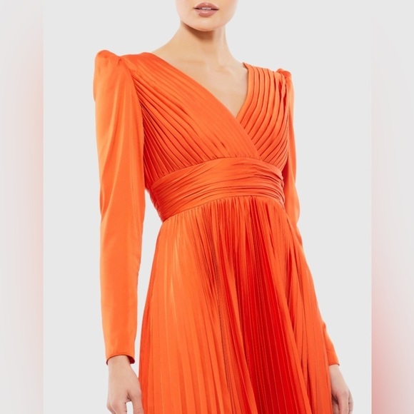 IEENA FOR MAC DUGGAL 26542 NWT Orange Pleated Long Sleeve V-Neck Gown - Picture 2 of 6